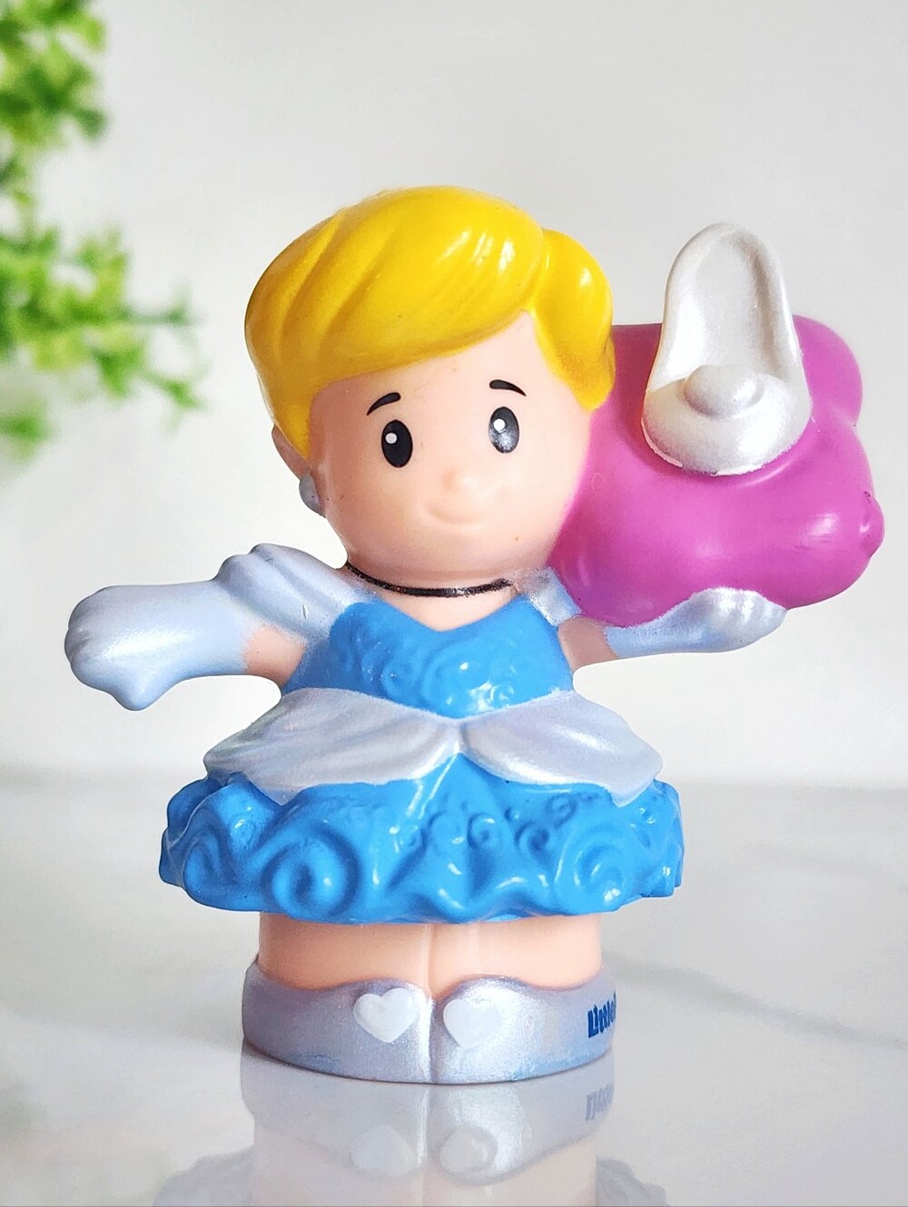 Fisher-Price Cinderella Little People Disney  Glass Slipper Figure 2016 2.75"